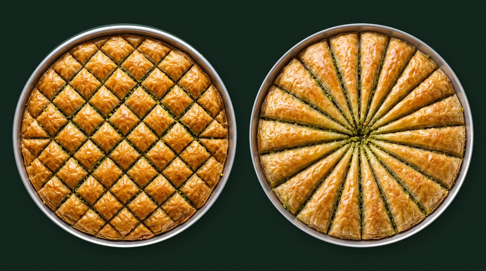 Kulaté tácy pistáciové čtvercové baklavy a baklavy ve tvaru mrkvového plátku na výrobním pultu